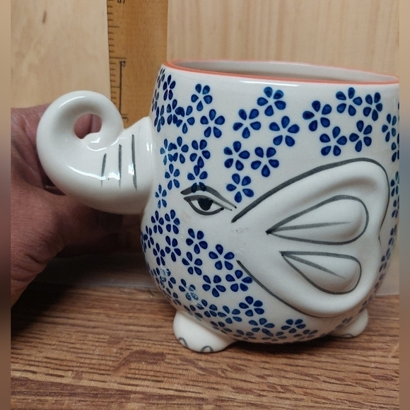 Yokohama Studio Hand-painted Blue/Red Ceramic Elephant Coffee/Tea Mug - Picture 7 of 8